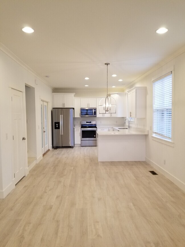 Foto del edificio - 417 Juniper Dr