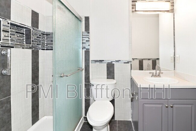Foto del edificio - 100 Kensington Blvd