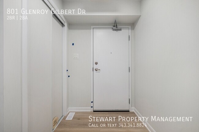 Photo du bâtiment - 801 Glenroy Gilbert Dr