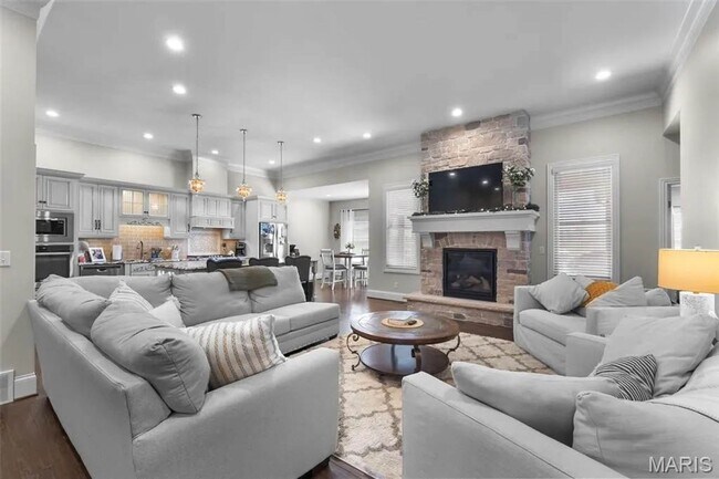 Foto del edificio - Stunning Custom-Built 4 Bedroom Duplex in East Jackson School District