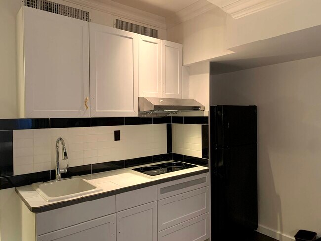 Building Photo - 52 Mulberry St