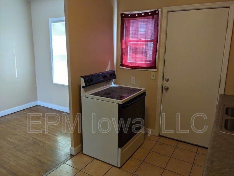 Primary Photo - 1256 W Mullan Ave
