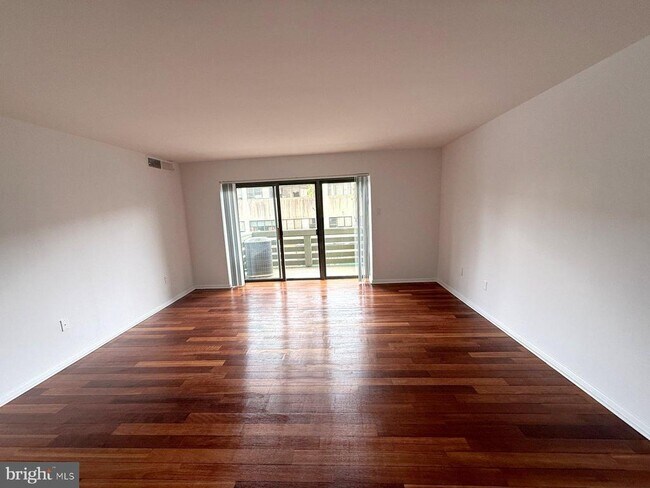 Foto del edificio - 606 Cooper Landing Rd