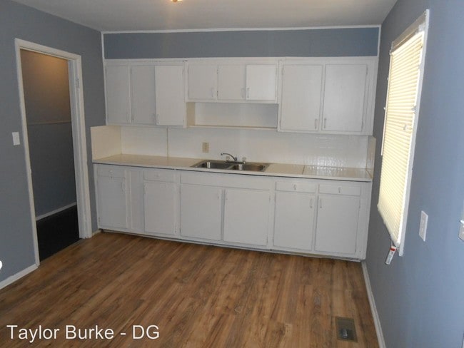 Building Photo - 2724 Lee Ave SW