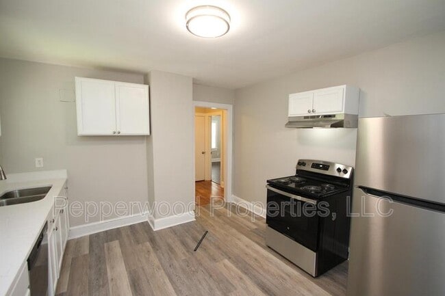 Building Photo - 228 S Hampton Dr