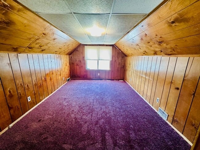 Building Photo - 3 Bedroom 1 Bath Welcome Section 8