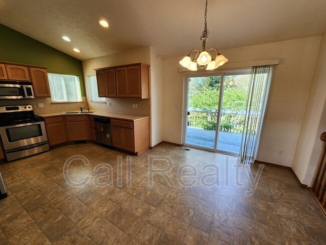 Foto del edificio - 916 Rees Ln