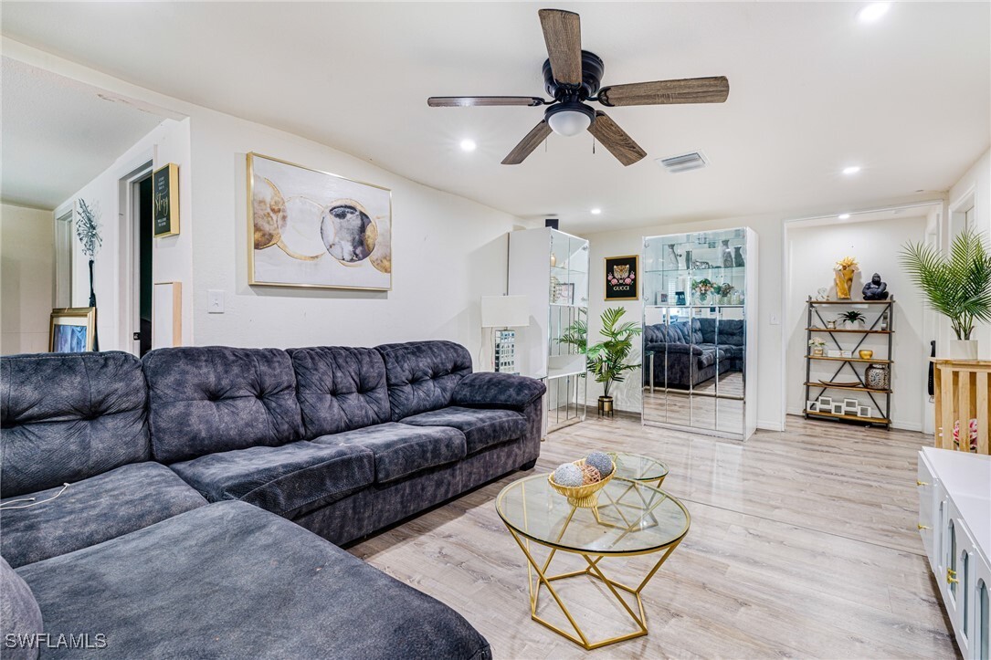 Foto principal - 2012 Wright St