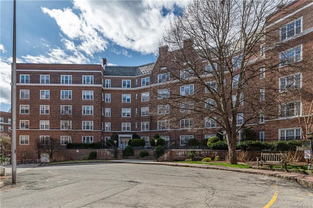 6 Midland Gardens Unit 5D, Bronxville, NY 10708 Room for Rent in