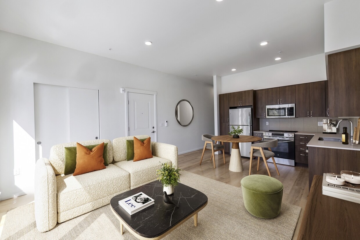 Primary Photo - Oliver Bainbridge