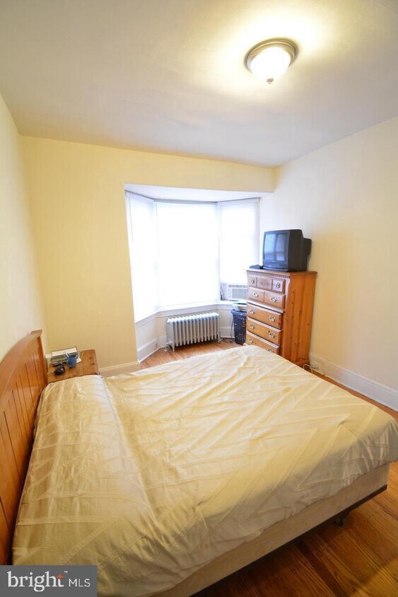 Primary Photo - 5139 Pulaski Ave