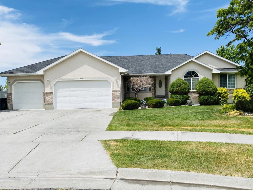 Foto principal - 3801 E Orchard Circle
