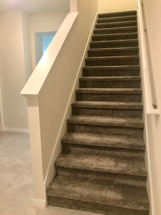 Building Photo - Energy Efficient 3/3 Townhome w/ 2 Car Gar...