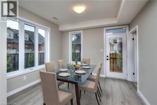 Photo du bâtiment - 689 Myers Rd