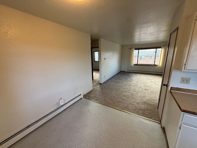 Building Photo - 216 N Flower St