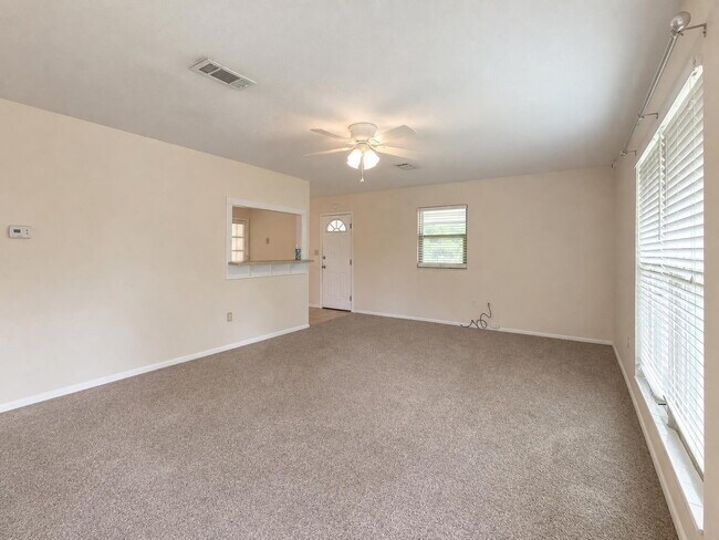 Foto del edificio - "Charming 3-Bedroom Oasis in Fort Walton Beach!"