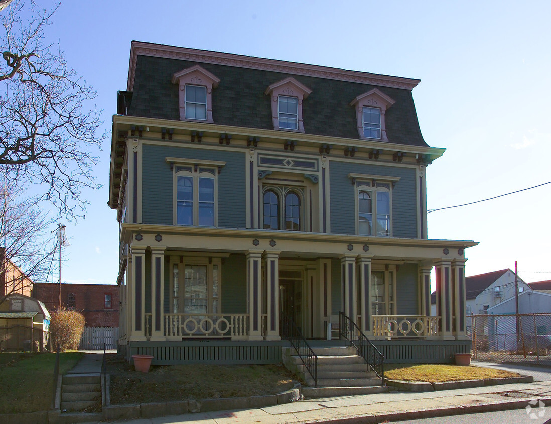 Building Photo - 158 4th St