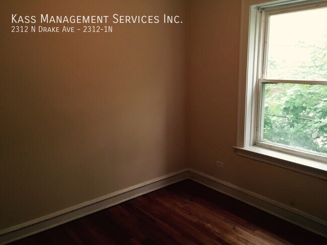 Foto del edificio - 2312 N Drake Ave