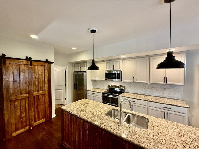 Building Photo - Spacious & Stylish 5-Bedroom Home in Wolf ...