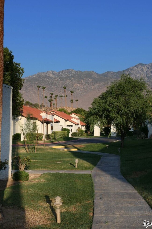 Building Photo - Canyon Sands Villa, Unfurnished, Long Term