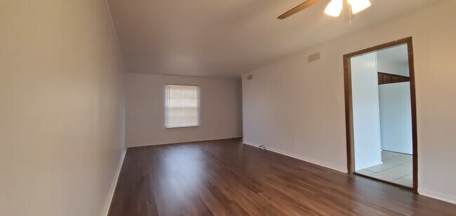 Building Photo - 618 Brierly Dr