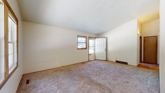 Building Photo - SPACIOUS 2 BEDROOM w/BASEMENT, AVAILABLE A...