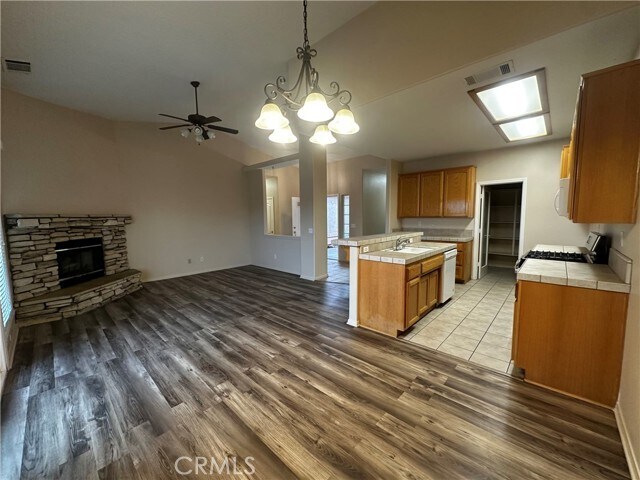 Foto del edificio - 14075 Driftwood Dr