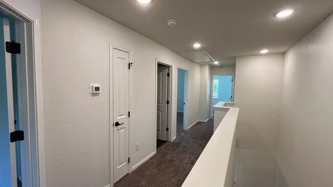 Building Photo - Lease This Gorgeous Townhome Today!