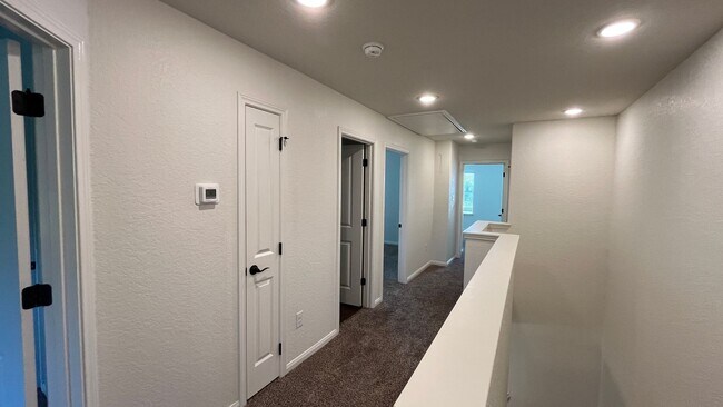 Foto del edificio - Lease This Gorgeous Townhome Today!