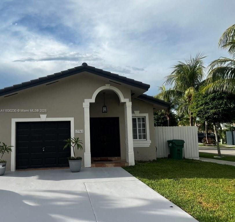 Foto principal - 13941 SW 13th St