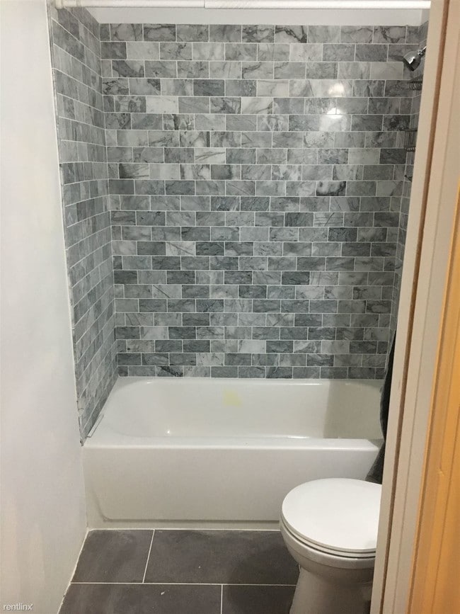 Building Photo - 1 br, 1 bath Apartment - 276 Bainbridge St