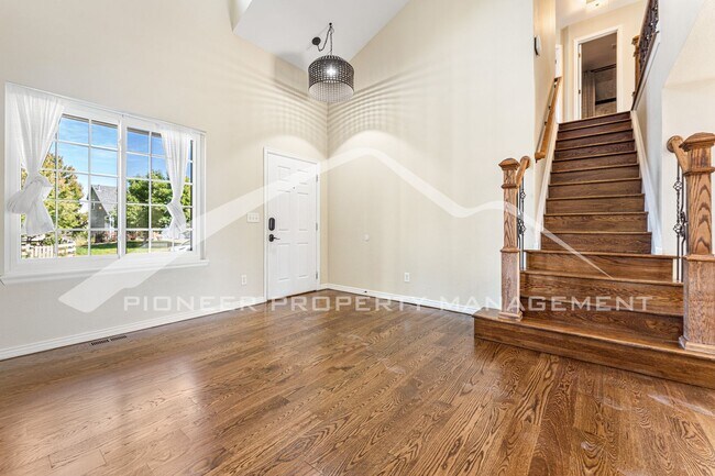 Building Photo - Single Family Home with 2 Car Garage and C...