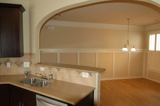 Building Photo - 3327 Castleberry Village Dr