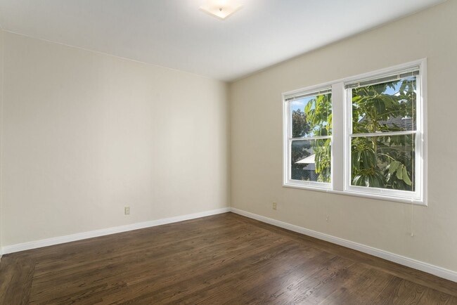 Foto del edificio - 2432 Webb Ave