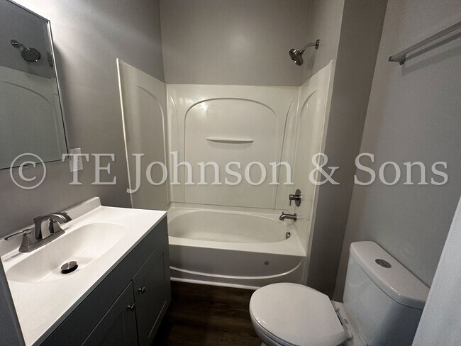Building Photo - 2025 Thurmond St