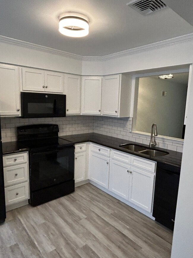 Building Photo - 133 Delancy Pl