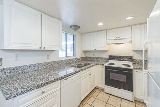 Building Photo - 5301 E Waverly Dr