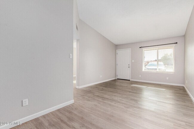 Foto del edificio - 4530 E Camino Cir