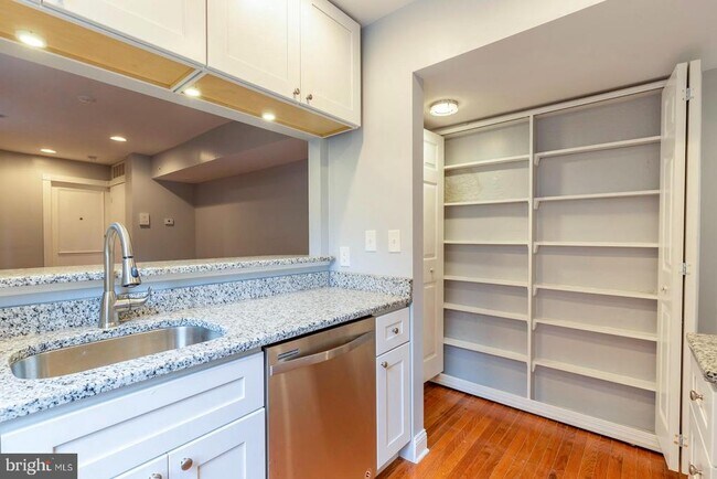 Foto del edificio - 927 Clinton St