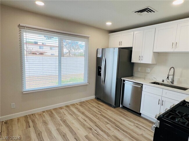 Building Photo - 7052 Mountain Meadow Ln