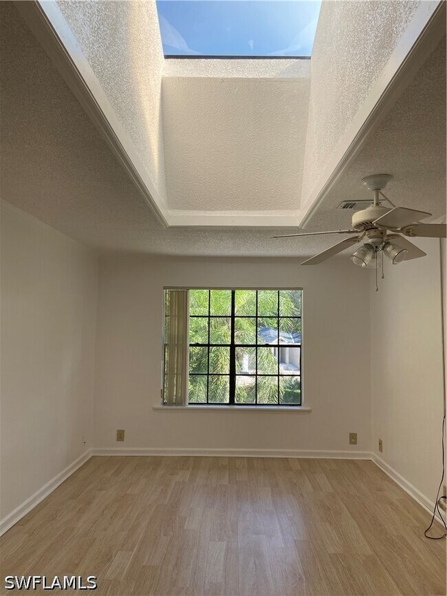 Foto del edificio - 5294 Treetops Dr
