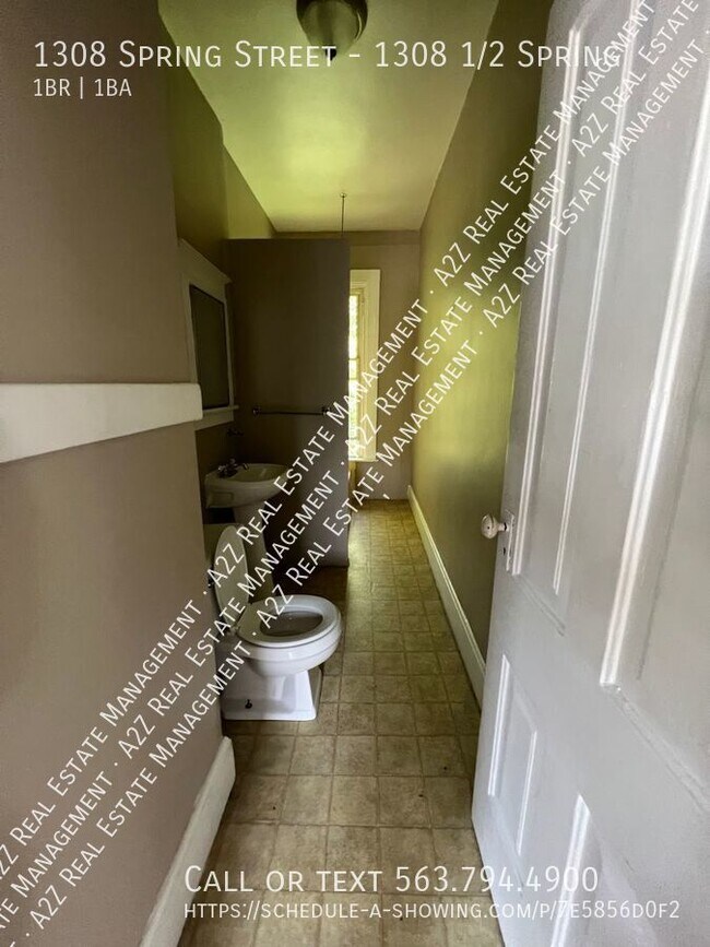 Building Photo - Large 1 bedroom apartment, Move in ready!