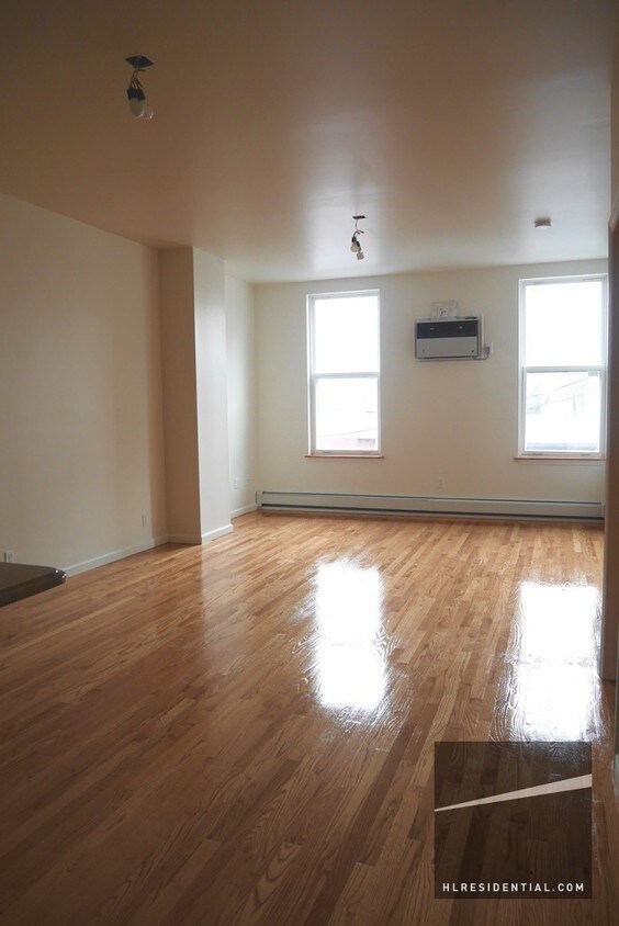 Primary Photo - 1103 Manhattan Ave