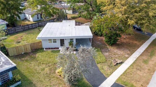 Building Photo - 7913 NW 73rd Ave