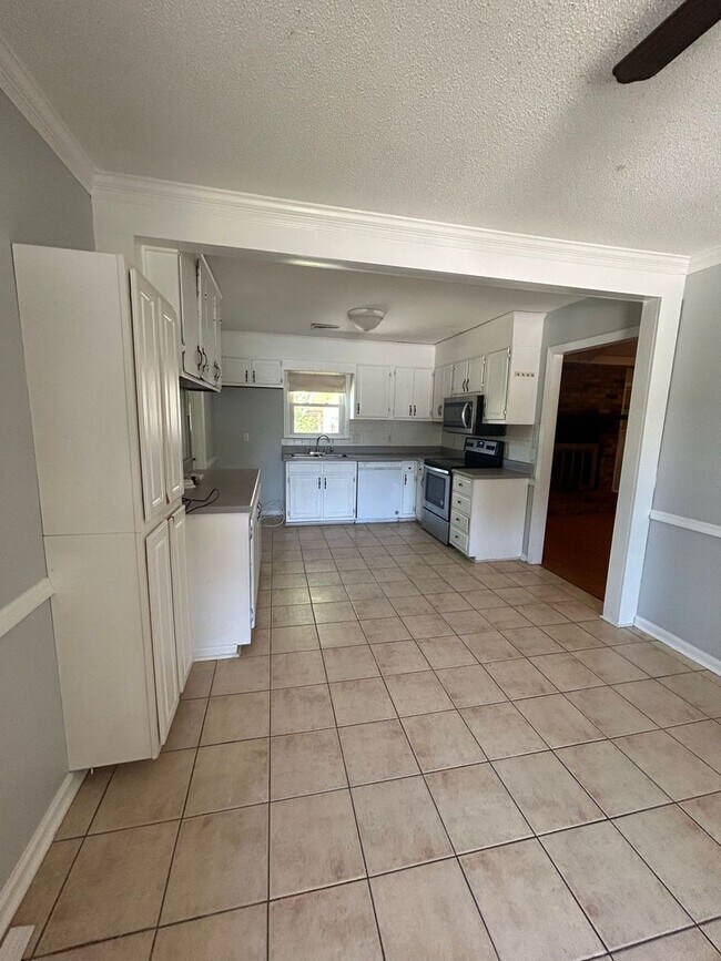 Building Photo - Beautiful 3 bedroom home in St James Estates