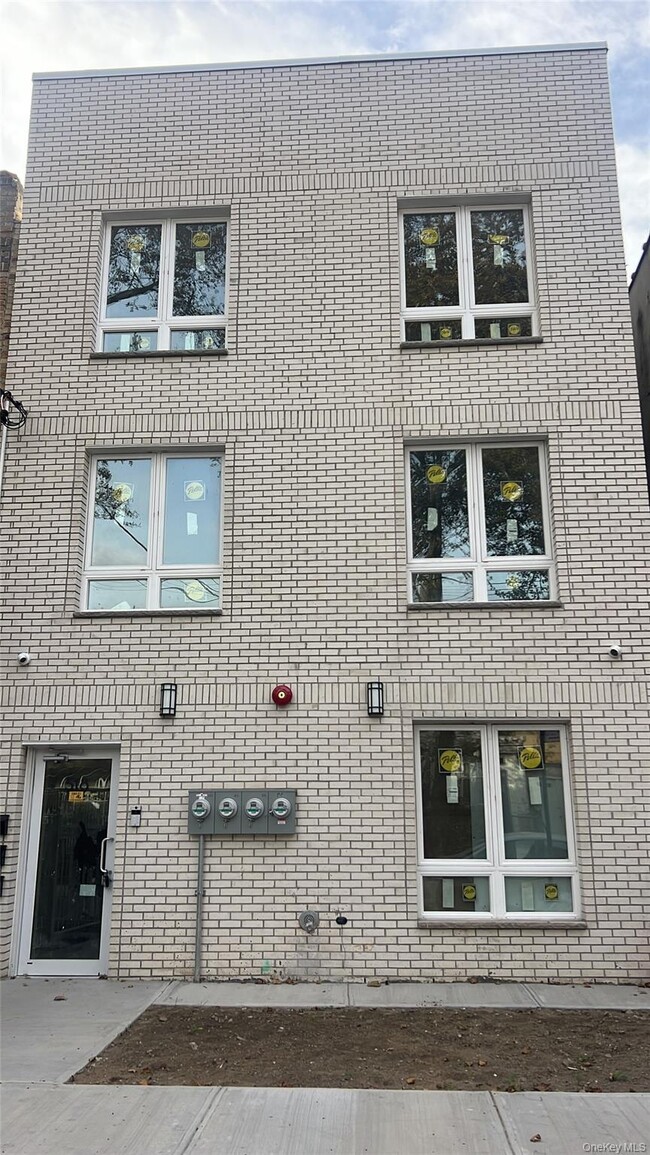 Building Photo - 518 Thatford Ave