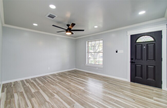 Foto del edificio - 1806 Cypress Dr