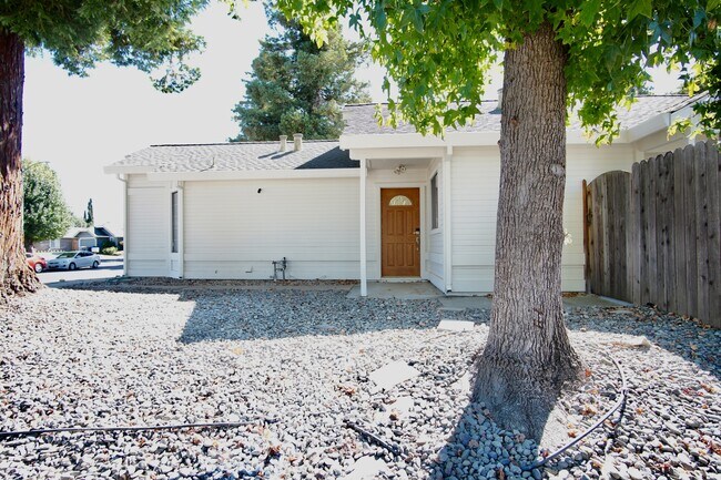 Building Photo - 4400 Sunrise Ct