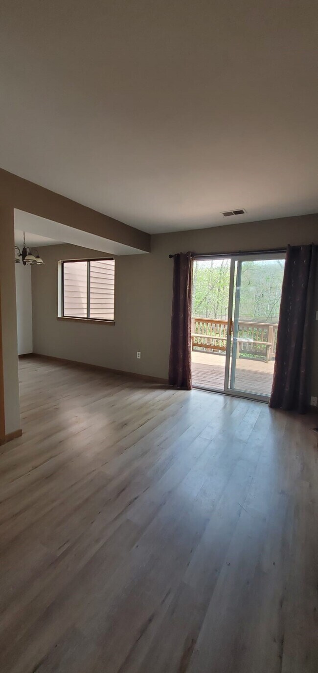 Foto del edificio - 344 Crewe Ct