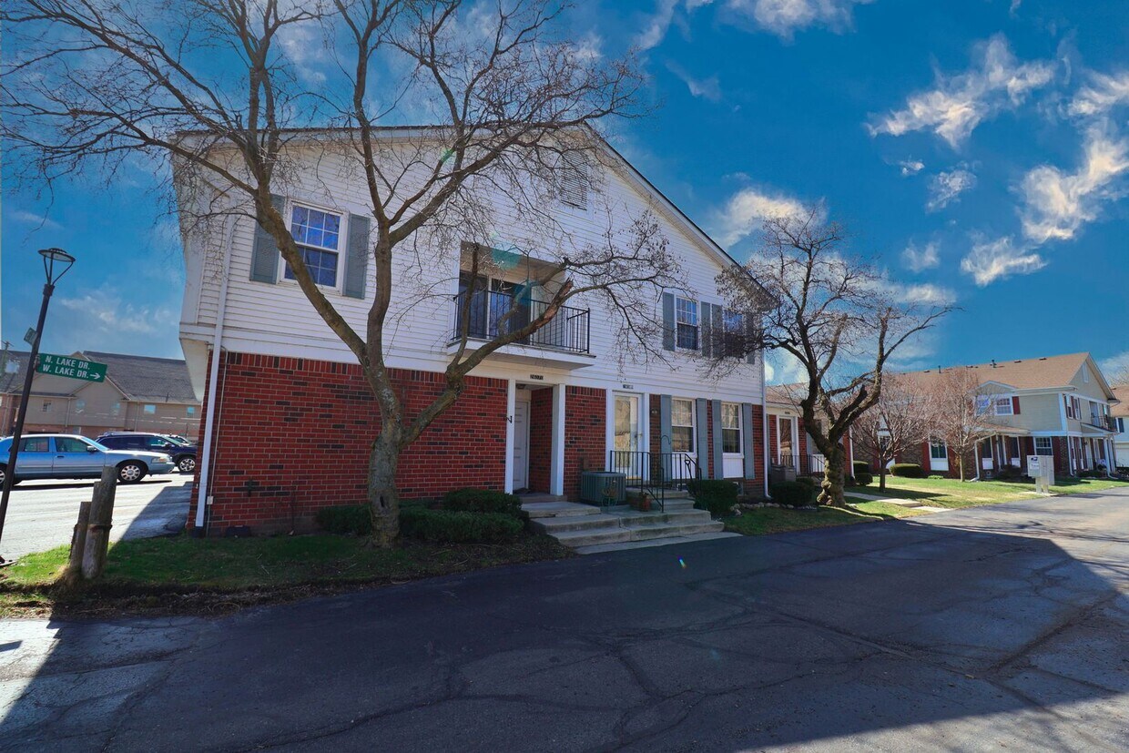 Primary Photo - Lakefront view with 2 bd and 1 ba